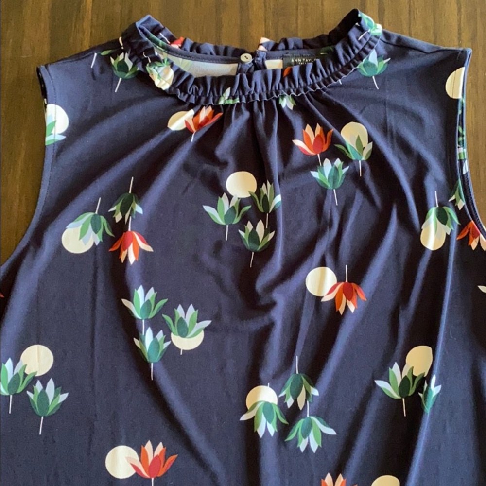 Ann Taylor Size Small Women’s Dress Shirt